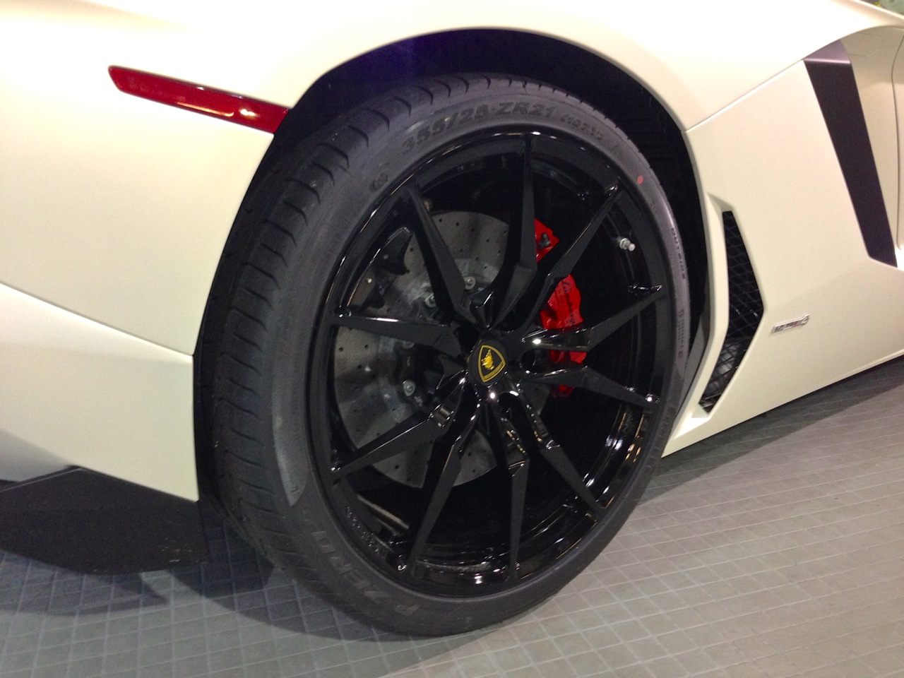 Dione Aventador Wheels in Shiny Black
